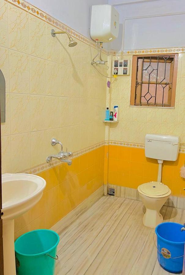 Spacious Apt With Antique Furniture ,Ac & Kitchen Calcutta  Esterno foto