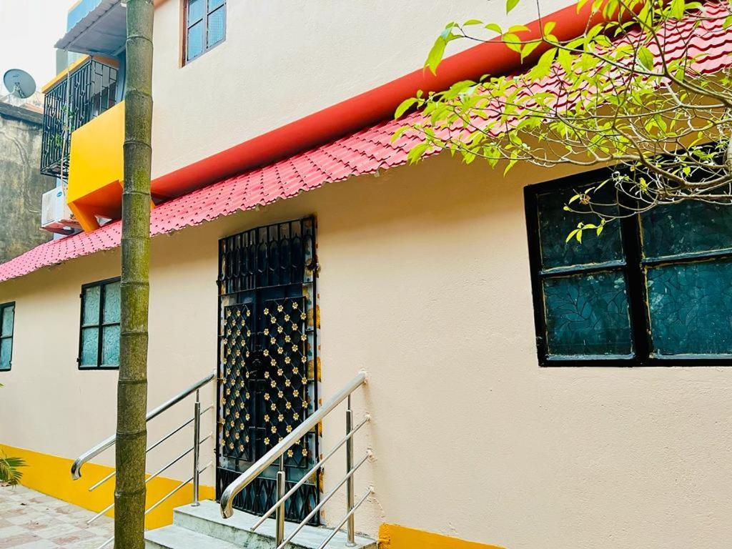Spacious Apt With Antique Furniture ,Ac & Kitchen Calcutta  Esterno foto