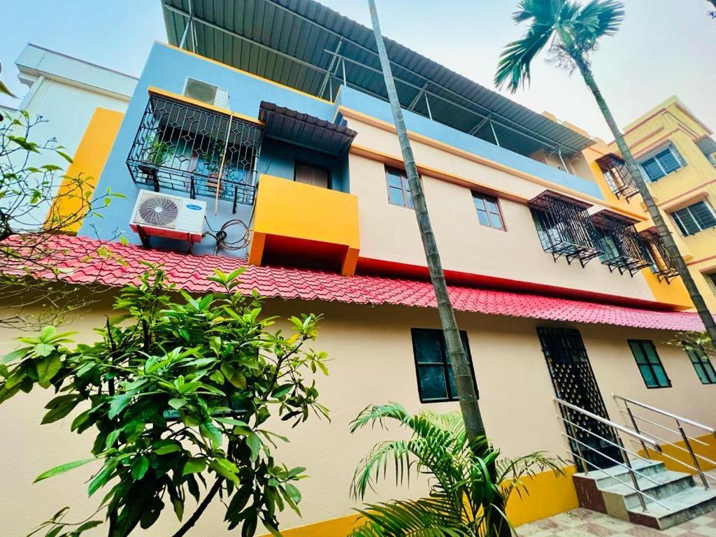 Spacious Apt With Antique Furniture ,Ac & Kitchen Calcutta  Esterno foto